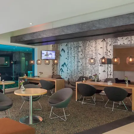Novotel Rotterdam - סכידאם