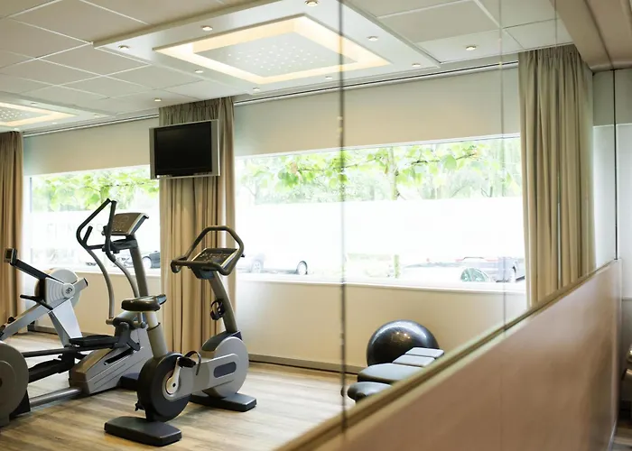 Novotel Rotterdam - 호텔 4*